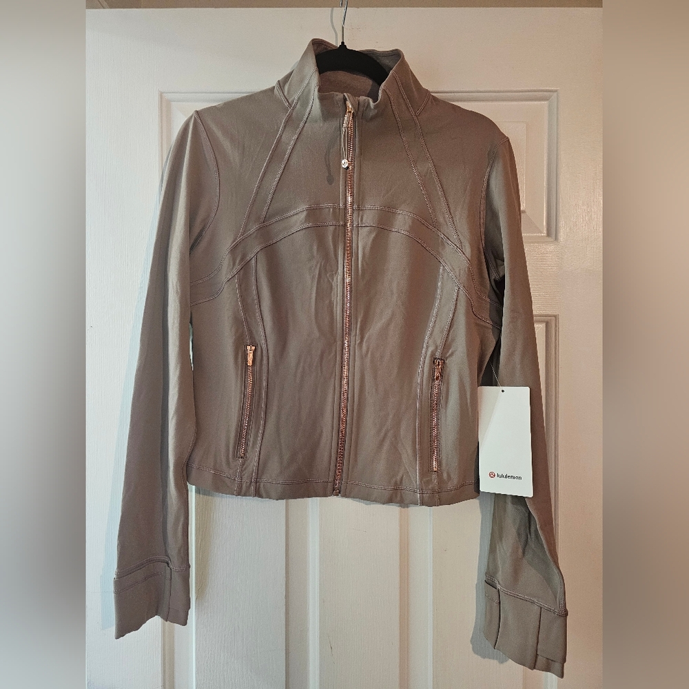 Lululemon Define Cropped Jacket

Nulu In Ashen Rose/Rose Gold - Picture 2 of 3